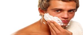 img title Man rubbing on shaving cream